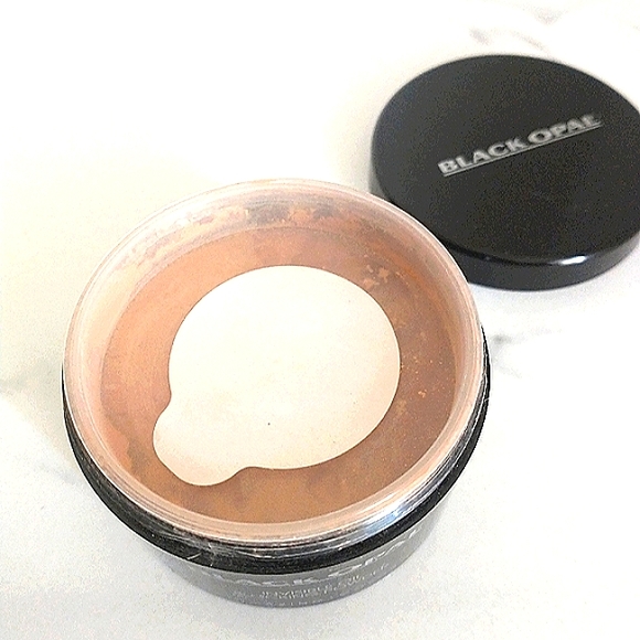 New Black Opal Oil Blocking Powder Color - Invisible - Picture 4 of 4